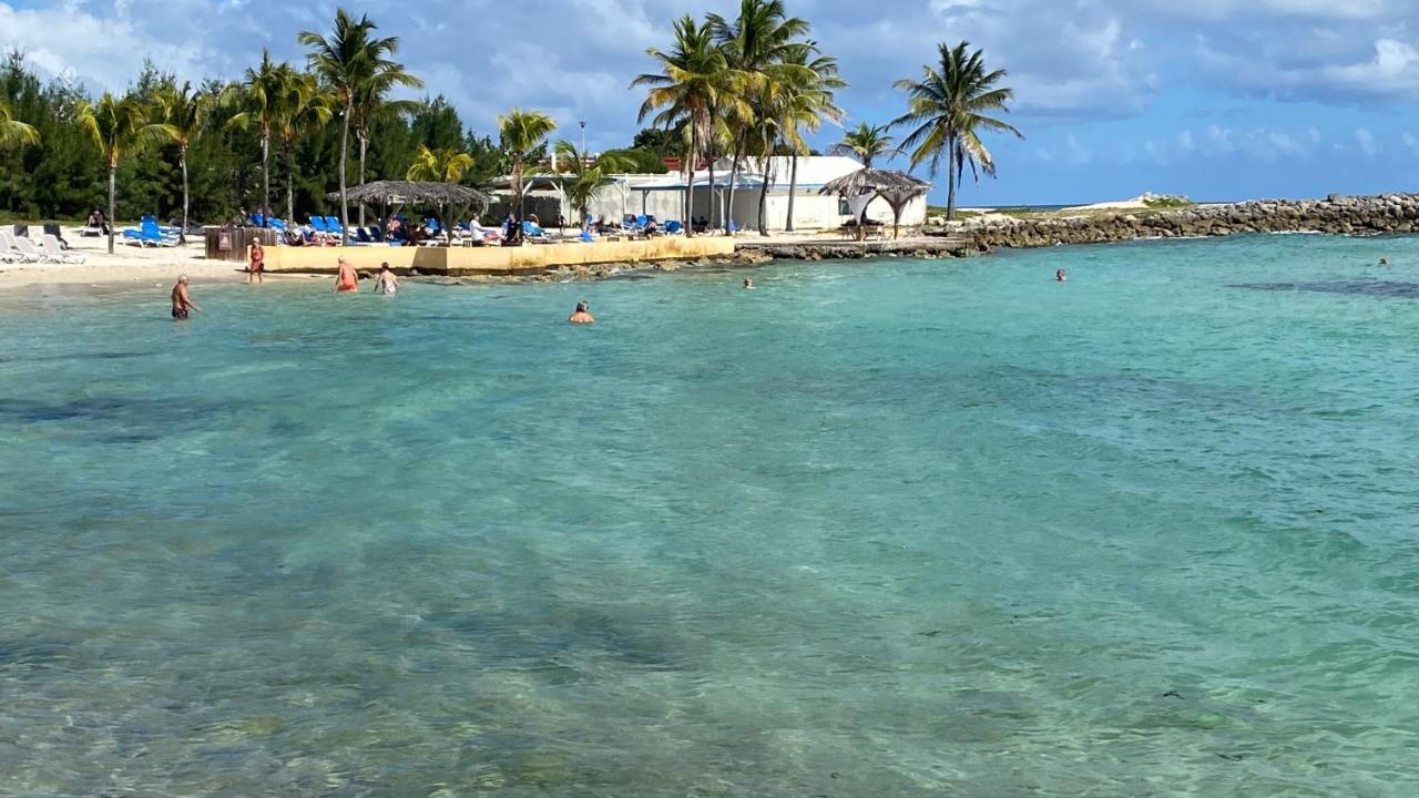 LE CAMASSIA - Studio de standing dans résidence privée avec accès Piscine et plage. Saint-Francois  Esterno foto