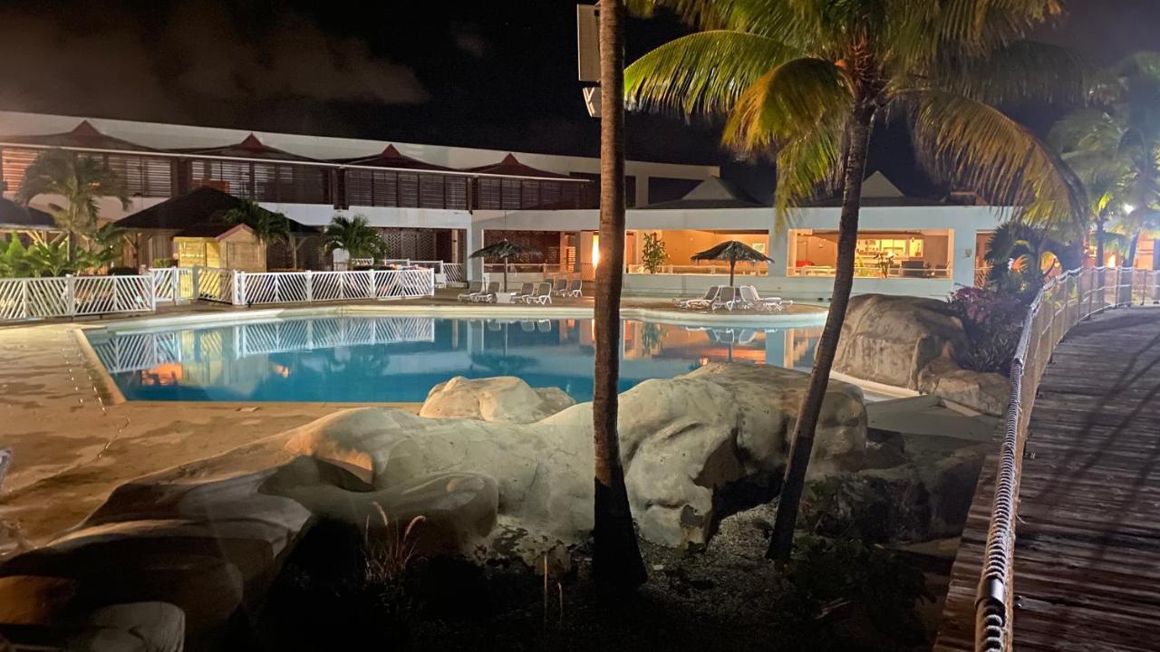 LE CAMASSIA - Studio de standing dans résidence privée avec accès Piscine et plage. Saint-Francois  Esterno foto