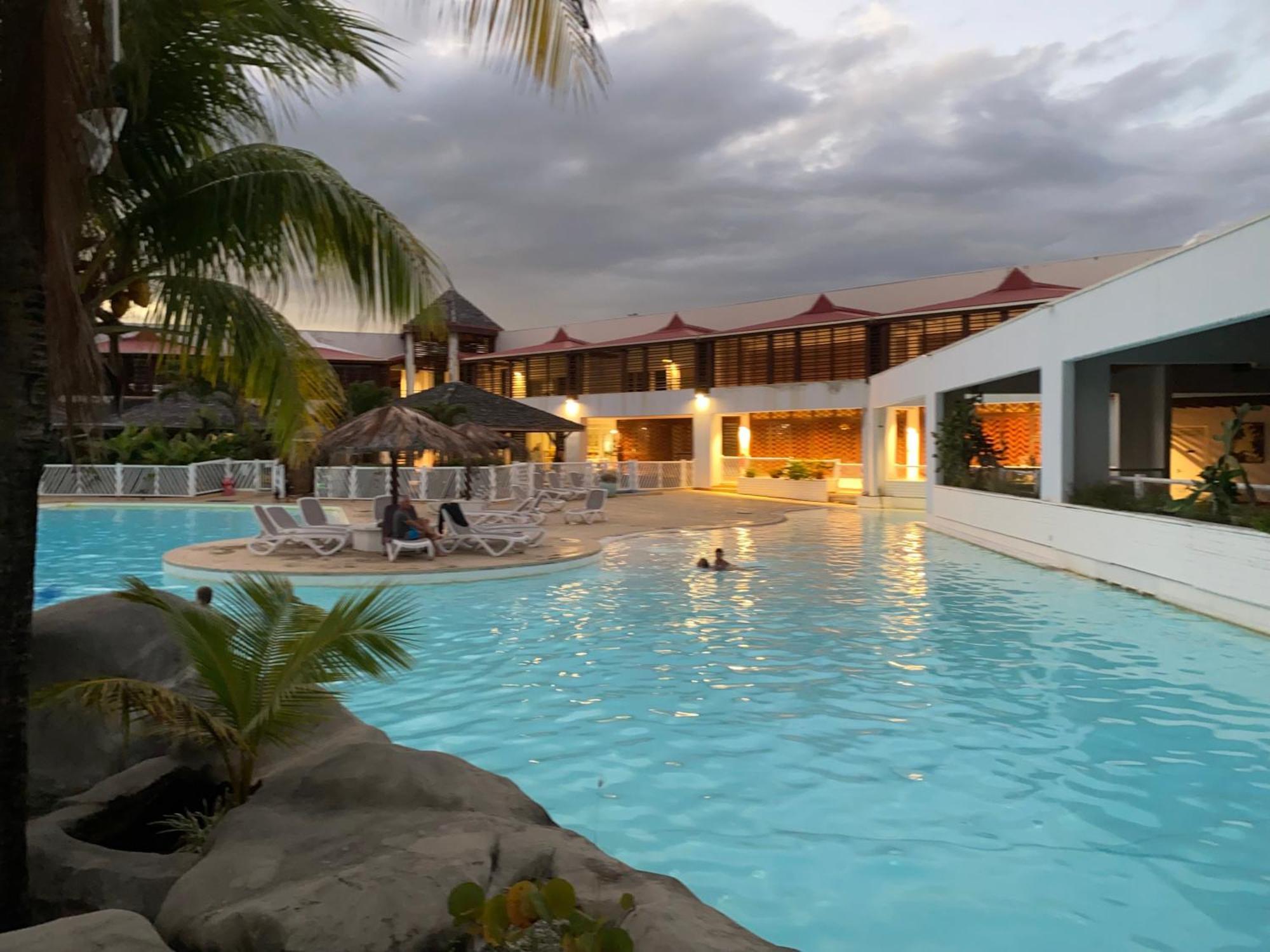 LE CAMASSIA - Studio de standing dans résidence privée avec accès Piscine et plage. Saint-Francois  Esterno foto