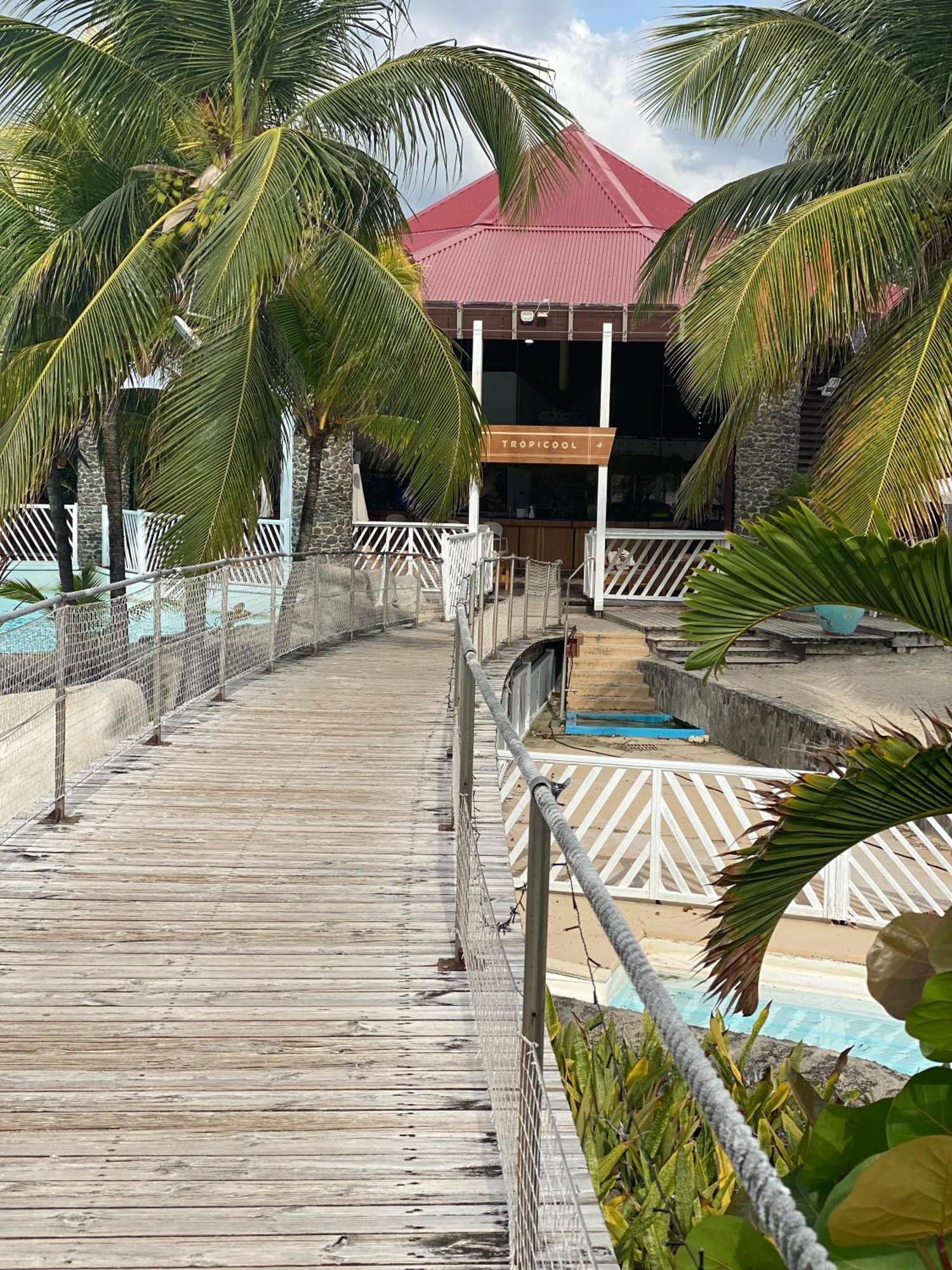 LE CAMASSIA - Studio de standing dans résidence privée avec accès Piscine et plage. Saint-Francois  Esterno foto